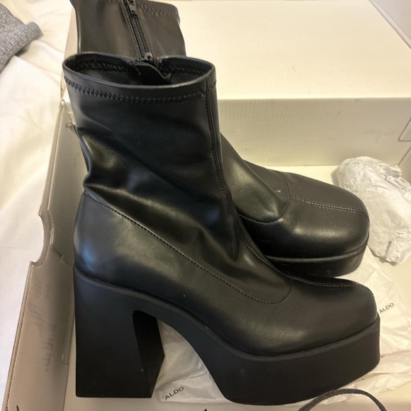 ALDO Grandstep Boots
Great-Excellent Condition. Size 9. Comes in original box - Picture 1 of 4